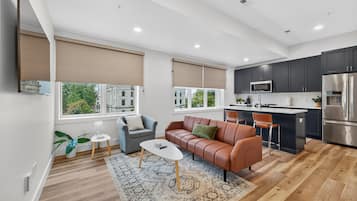 Apartment, 2 Bedrooms | Living area | Smart TV, streaming services