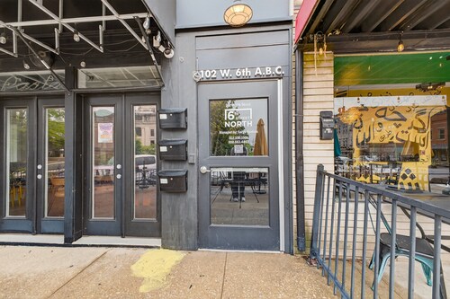 Stylish Downtown Unit With Historic Charm 2 Bedroom Apts