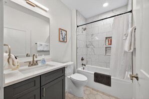 Lägenhet - 2 sovrum | Badrum | Handdukar, schampo och toalettpapper