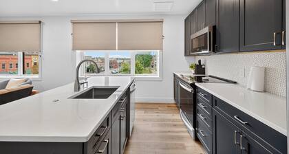 Stylish Downtown Unit With Historic Charm 2 Bedroom Apts