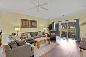 Condo, 3 Bedrooms | Living area