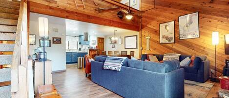 Condo, 3 Bedrooms | Living area