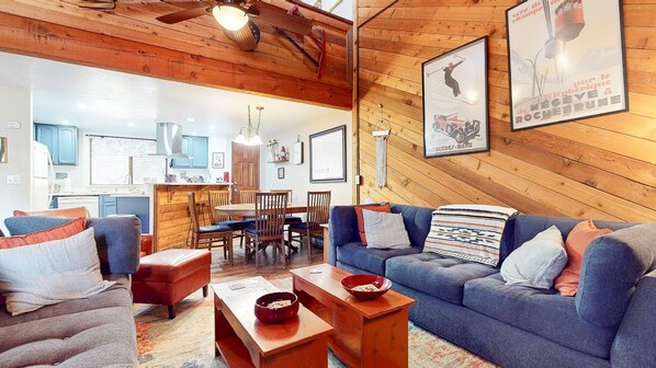 Condo, 3 Bedrooms | Living area