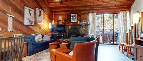 Condo, 3 Bedrooms | Living area | Smart TV