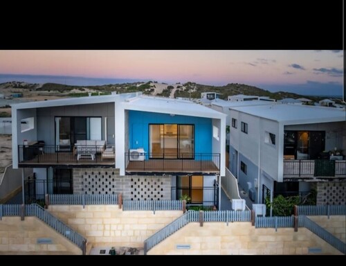 5 minutes walk to the beach! Alkimos Coastal 3 Bedroom Townhouse