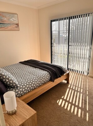 3 habitaciones, tabla de planchar con plancha, wifi y ropa de cama