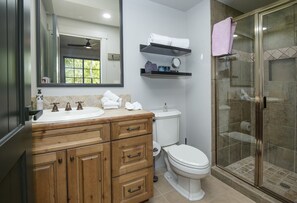 Apartamento, 4 habitaciones | Baño | Toallas y champú