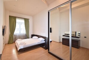 Apartment, 4 Bedrooms, Balcony, City View
