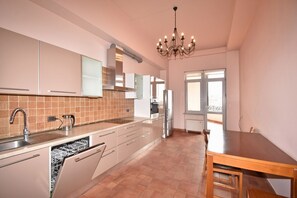 Apartment, 4 Bedrooms, Balcony, City View | Private kitchen