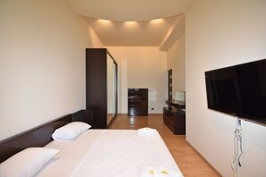 شقة - ٤ غرف نوم - بشرفة - منظر للمدينة | مكواة/لوح كي وواي فاي مجانًا