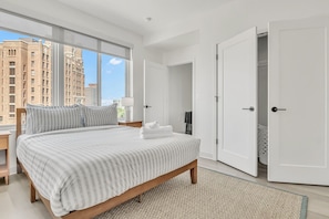2 bedrooms, desk, iron/ironing board, WiFi