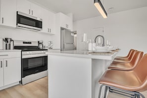 Private kitchen - Calm & Serene 2BR | Cleveland Clinic (Cleveland)