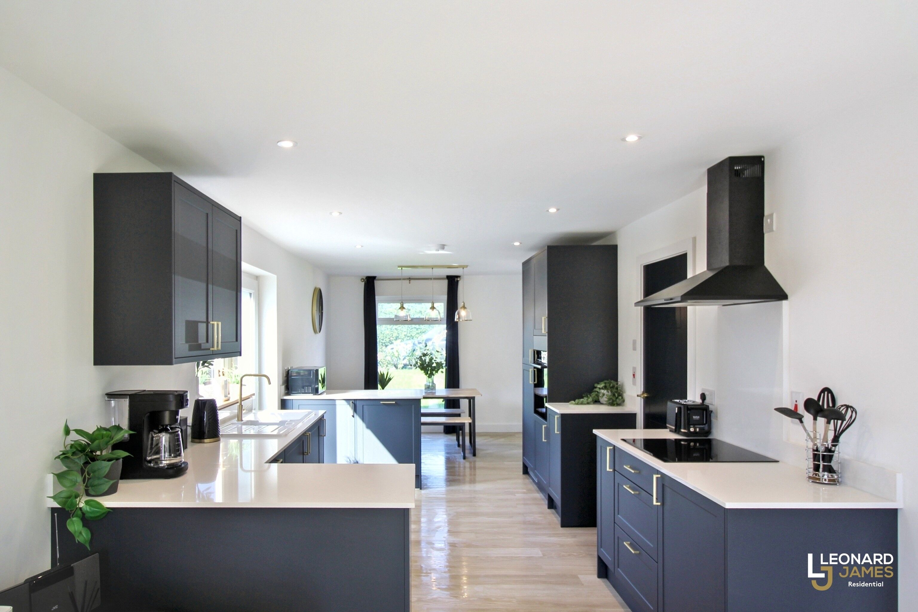 Refrigerador, microondas, horno y lavavajillas 