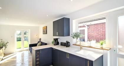 Bright & Stylish 2 Bedroom Bungalow Retreat in Attleborough