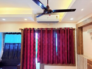 Habitación doble Premium, vista a la ciudad | Wifi gratis y ropa de cama