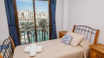 2 عدّة غرف نوم ومكواة/لوح كي وواي فاي مجانًا وملاءات أسرّة