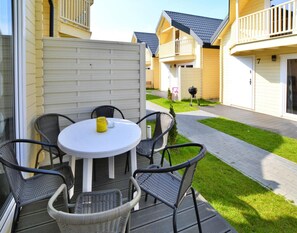 House | Balcony - Comfortable Holiday Homes, Pool and Whirlpool (Ustronie Morskie)