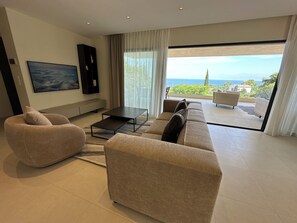 Smart TV - Villa with infinity pool, sea view (Roquebrune-sur-Argens)