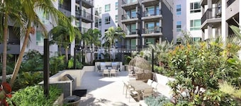 Serene APT 10 Min From Disneyland With Pool GYM