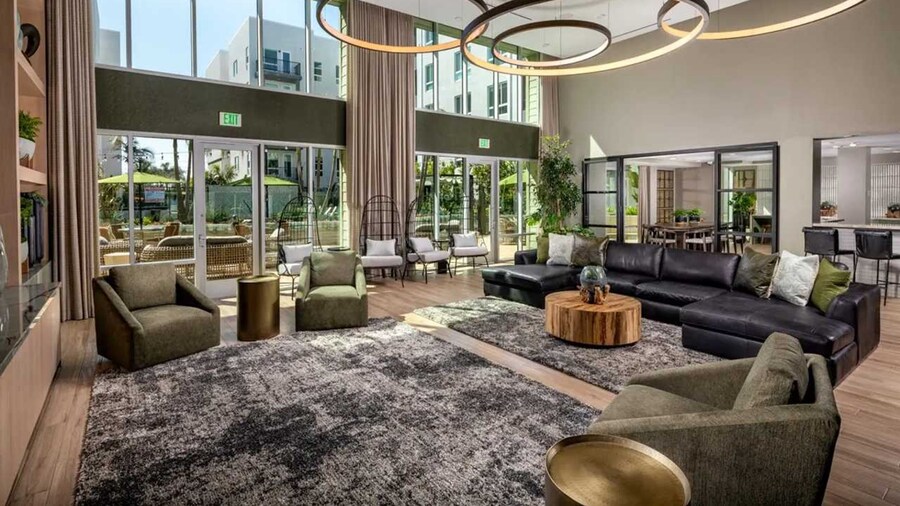 Serene APT 10 Min From Disneyland With Pool GYM