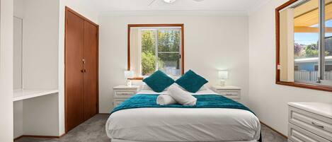 3 bedrooms, iron/ironing board, free WiFi, bed sheets