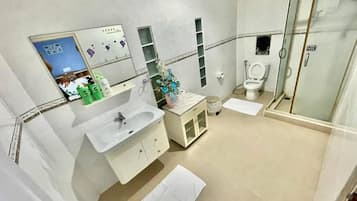 Villa, 4 Bedrooms, Accessible, Smoking | Bathroom