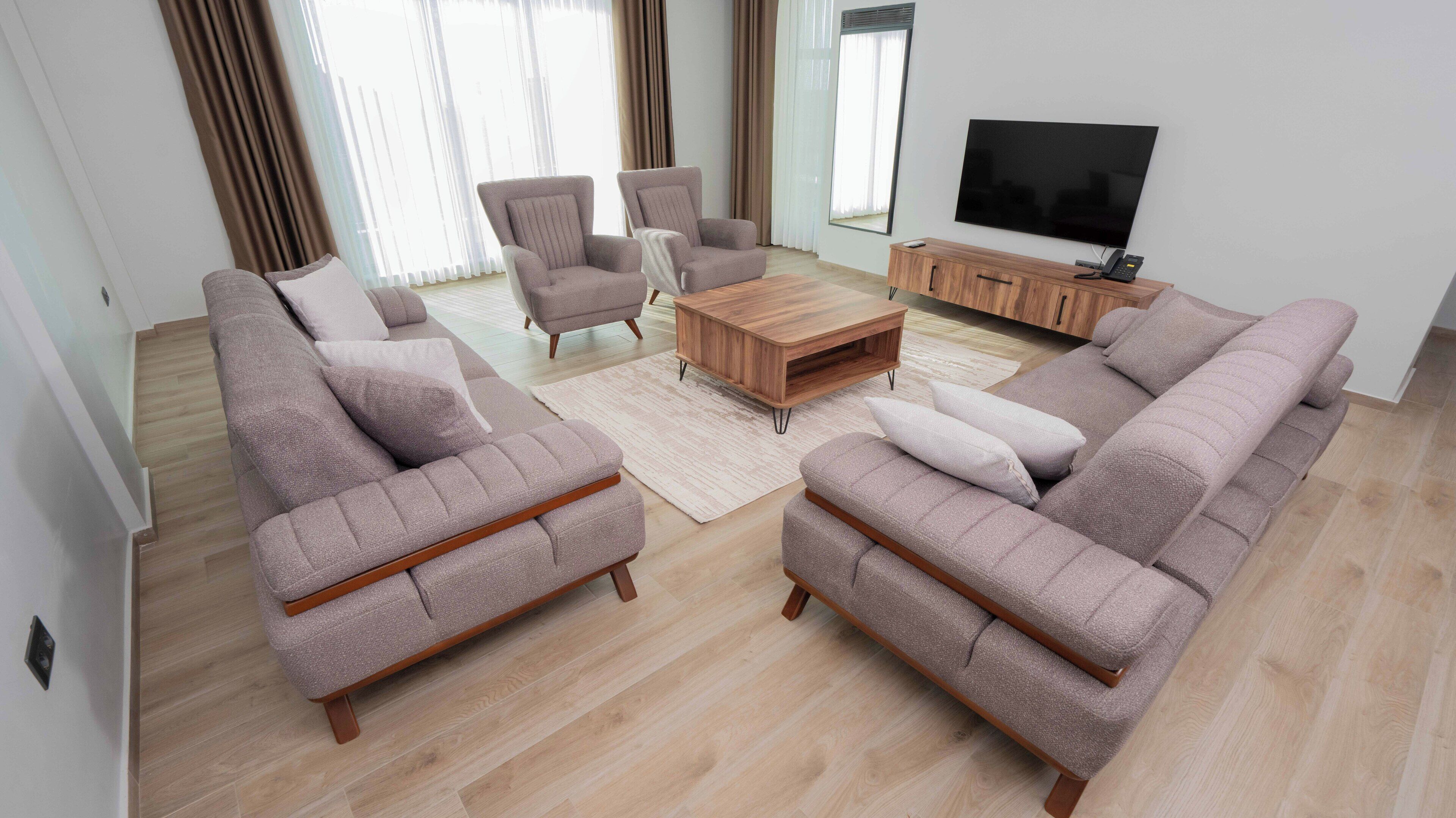 Deluxe Room, Mountain View | Living area