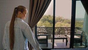 A room with a large sliding glass door leading to a balcony with outdoor furniture. - Altındere Vadi Hotel (Akyazi)