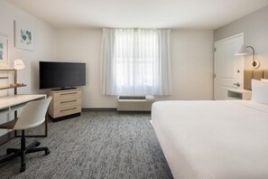 1 bedroom, iron/ironing board, free WiFi, bed sheets - Modern Suite with Full Kitchen For Extended Stays - 2 Miles From Tampa Airport (Tampa)