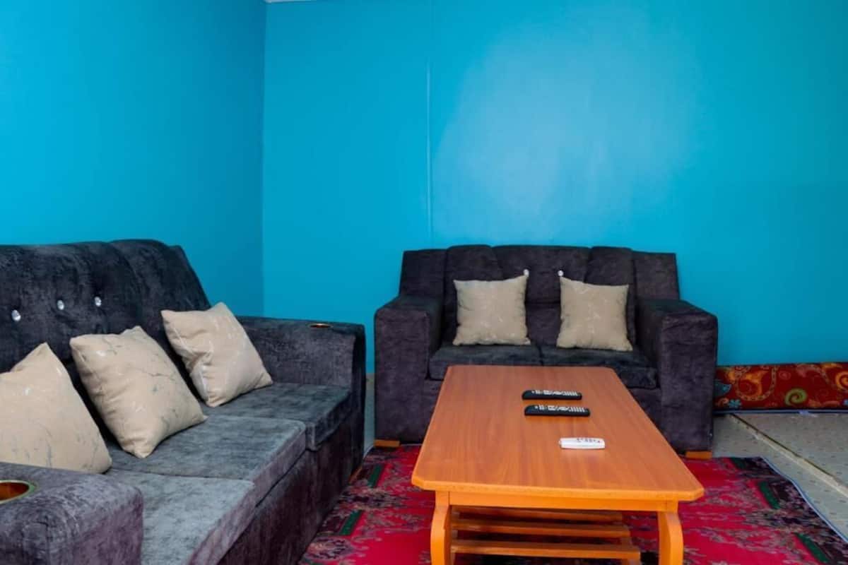 Deluxe Double Room | Living area | 32-inch Smart TV with digital channels