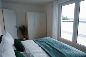2 bedrooms, desk, iron/ironing board, free WiFi