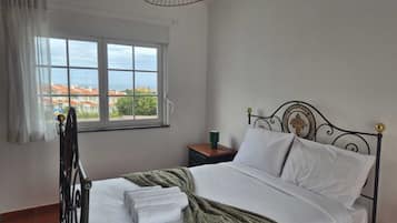 3 bedrooms, iron/ironing board, travel crib, free WiFi