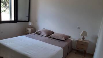 2 bedrooms, iron/ironing board, WiFi, bed sheets