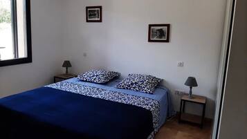 2 habitaciones, tabla de planchar con plancha, wifi y ropa de cama