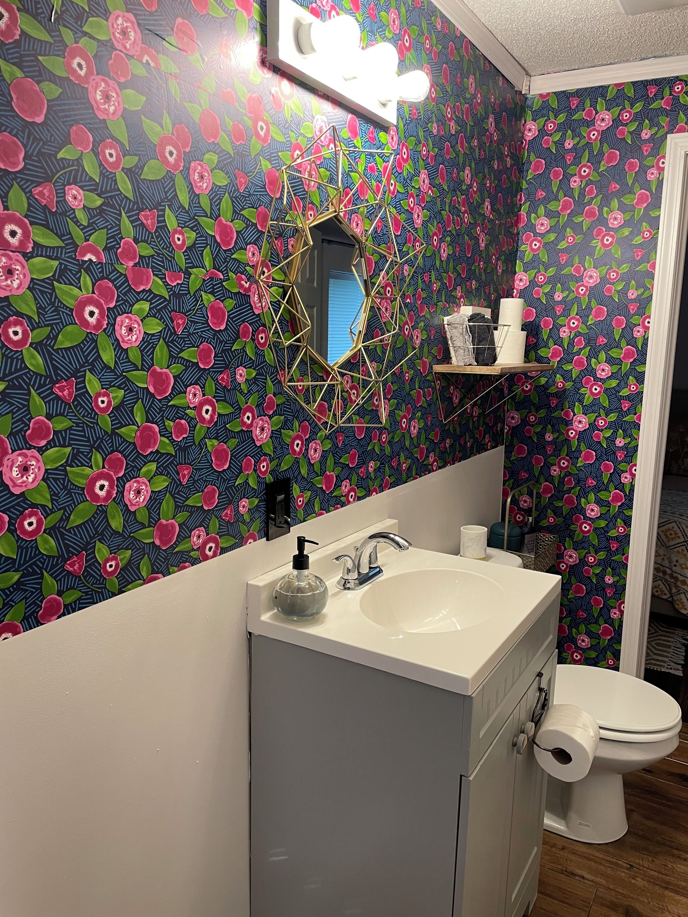 Hårtork, handdukar, tvål och toalettpapper