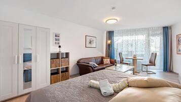 1 chambre, fer et planche à repasser, draps fournis