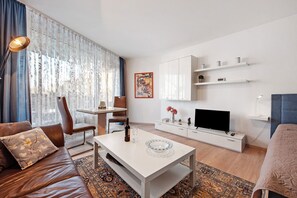 Télévision, table de tennis de table