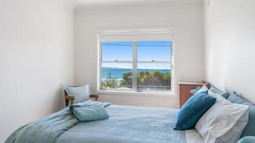 3 bedrooms, desk, free WiFi, bed sheets