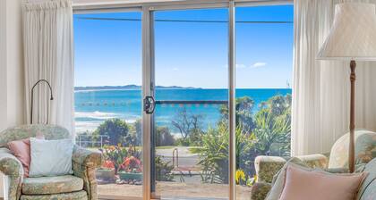 Beachview - Iconic Bonny Hills Retreat with Breathtaking Ocean Views