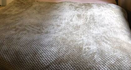 The Cozy Corner APT. Ideal location. Keypad check in. Free parking. Washer&Dryer