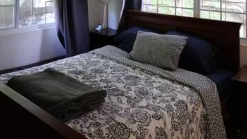 2 bedrooms, iron/ironing board, free WiFi, bed sheets