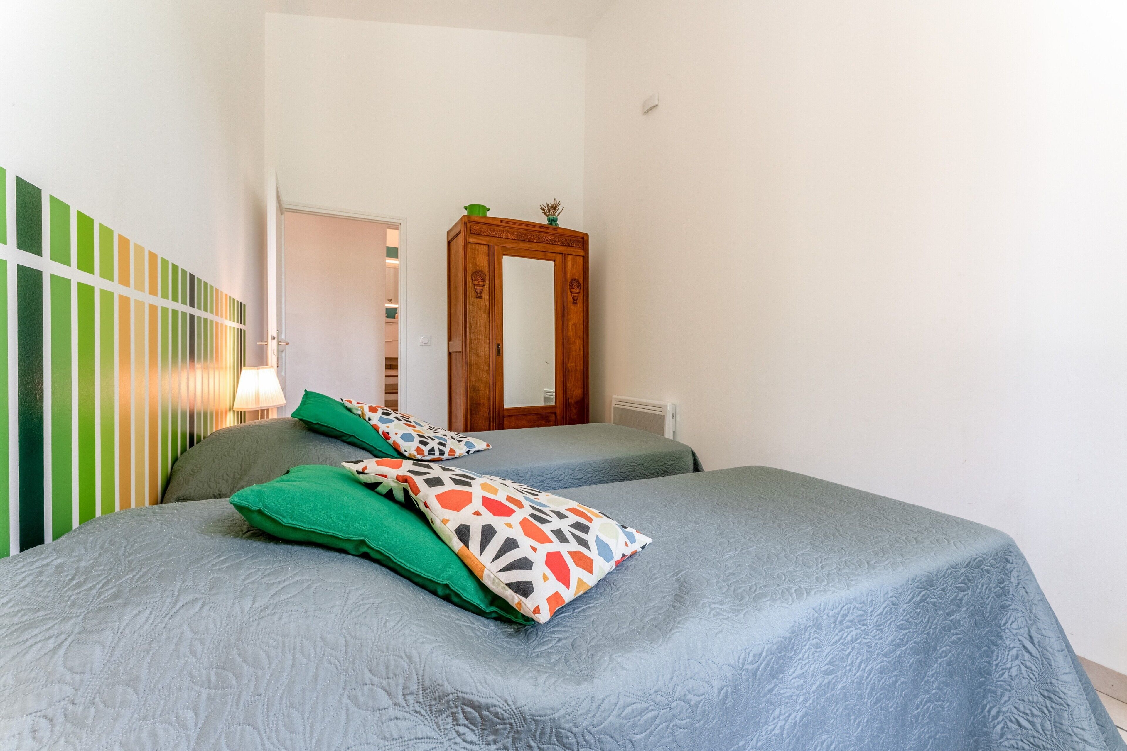 2 dormitorios, tabla de planchar con plancha, wifi y ropa de cama
