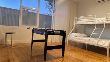 4 bedrooms, iron/ironing board, WiFi, bed sheets