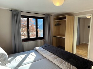 4 bedrooms, free WiFi, bed sheets