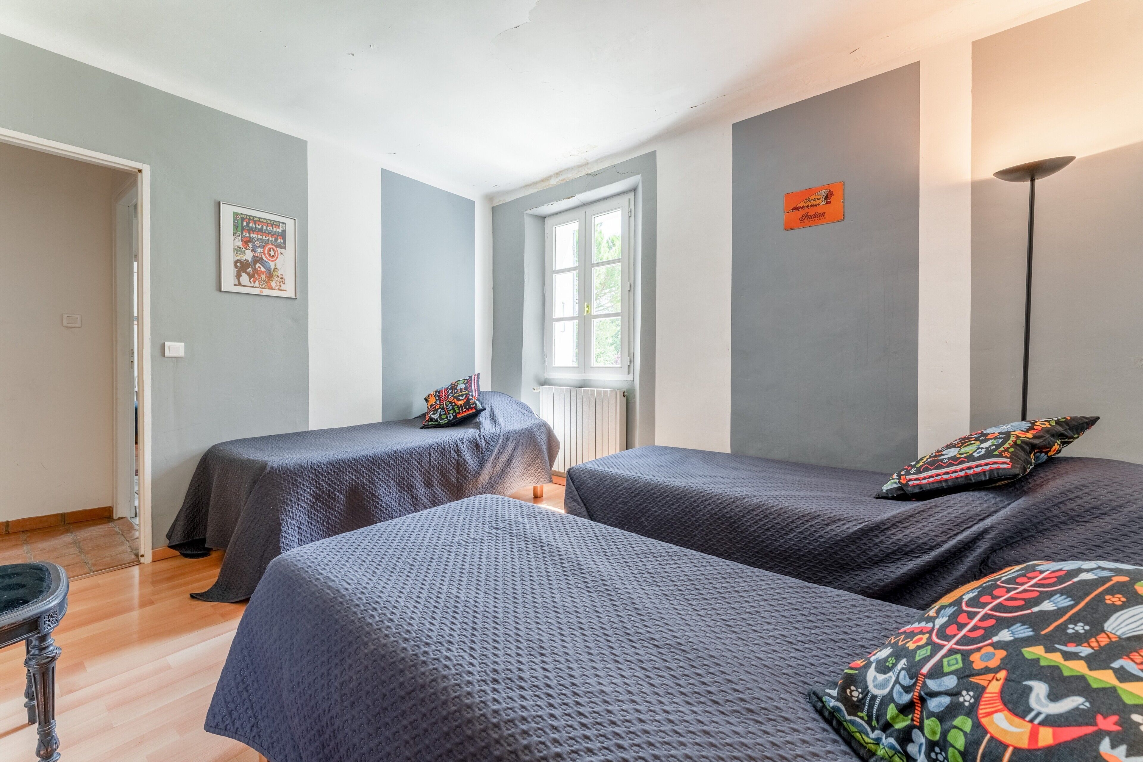 5 bedrooms, iron/ironing board, WiFi, bed sheets