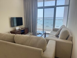 Smart TV - Excellent Sea views - two bedroom flat in seef (Capital Governorate)