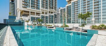 GLOBALSTAY. The Crest Tower C Apartments