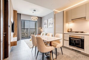 Deluxe Apartment, 1 Bedroom, Kitchen, Desert View | Private kitchen | Fridge, microwave, oven, stovetop