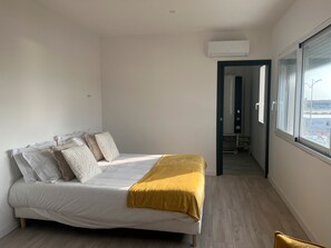 1 bedroom, bed sheets