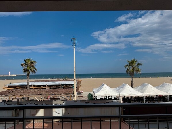 Una spiaggia nelle vicinanze